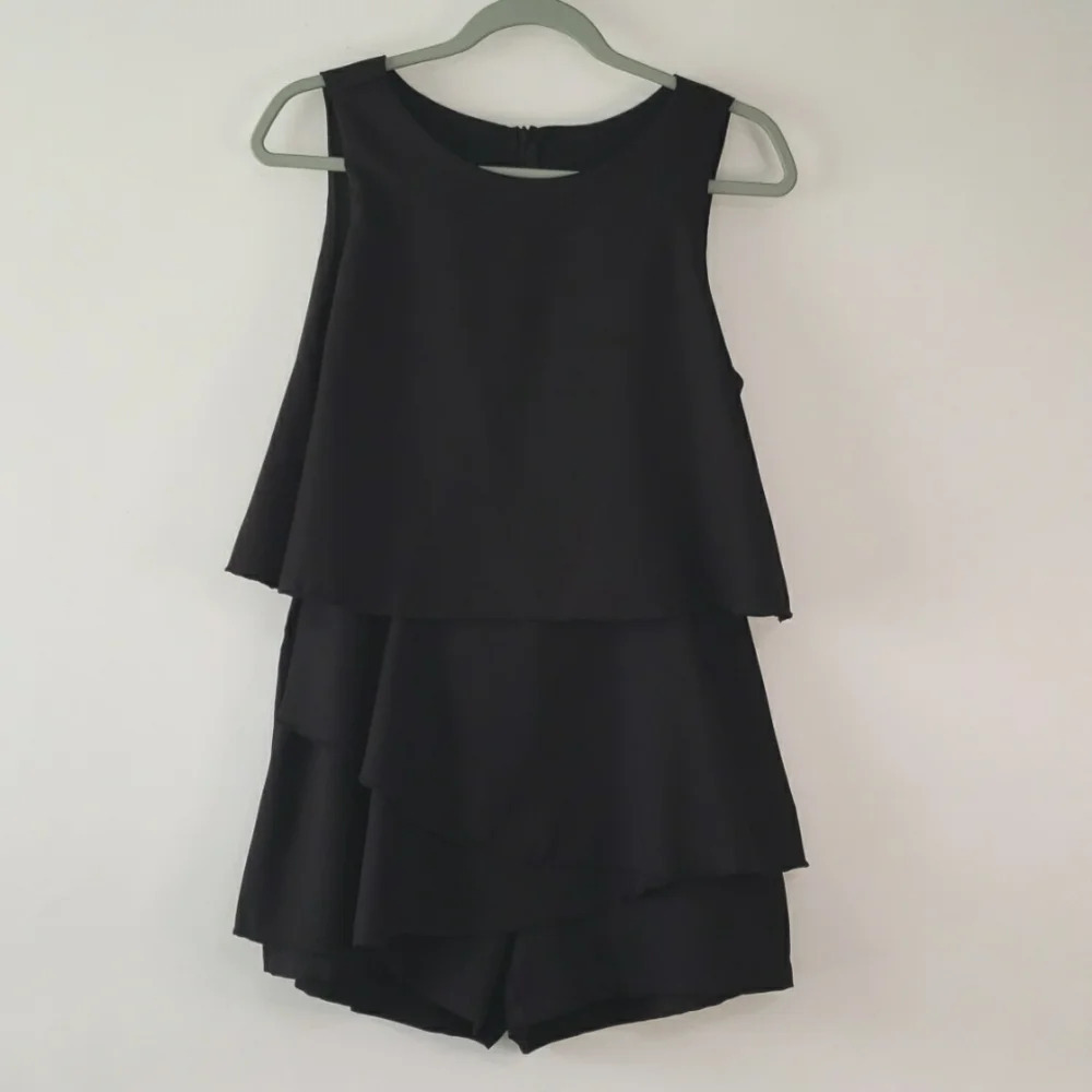 Romper Sleeveless Black Tiered Med No Brand Tag Zipper Minimalist Staple Classy